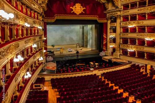 500_F_400350741_Mbjbjuot9QDuV2