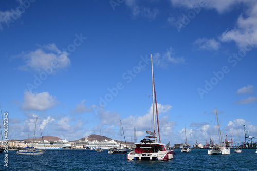 Segelyacht im Hafen