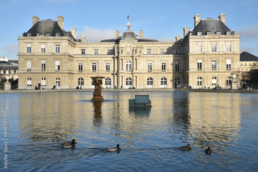 Grand bassin du jardin du Luxembourg à Paris, France