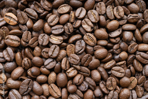 Kawa arabica rozsypana pokryw całą powierzchnie kadru