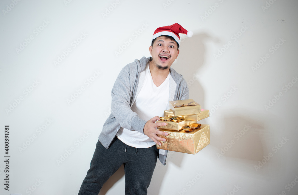 Adorable photo of attractive man with beautiful smile holding a golden gift box
Christmas and New Year concept Adorable photo of attractive man with beautiful smile holding a golden gift box
Christmas and New Year concept