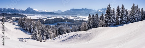 Winterlandschaft und Panorama in Bayern im Allgäu