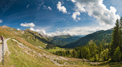 Dolina w Alpach Szwajcarskich © Adam Kraszewski