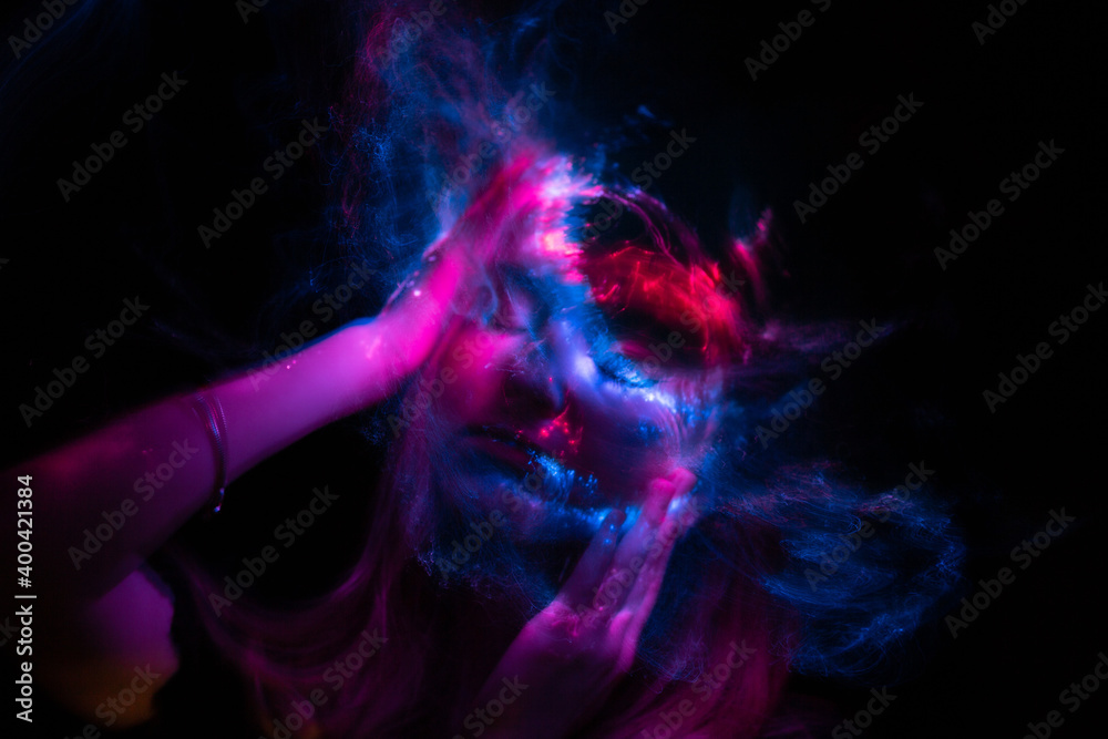 Obraz premium light painting portrait, new art direction, long exposure photo without photoshop, light drawing at long exposure 