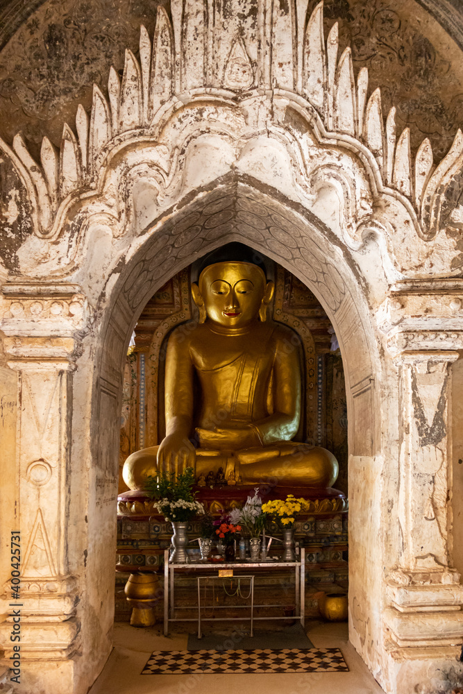 Bouddha du temple Lemyethna à Bagan, Myanmar