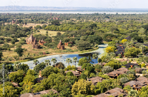 Wallpaper Mural Lac sur la plaine de Bagan, Myanmar Torontodigital.ca