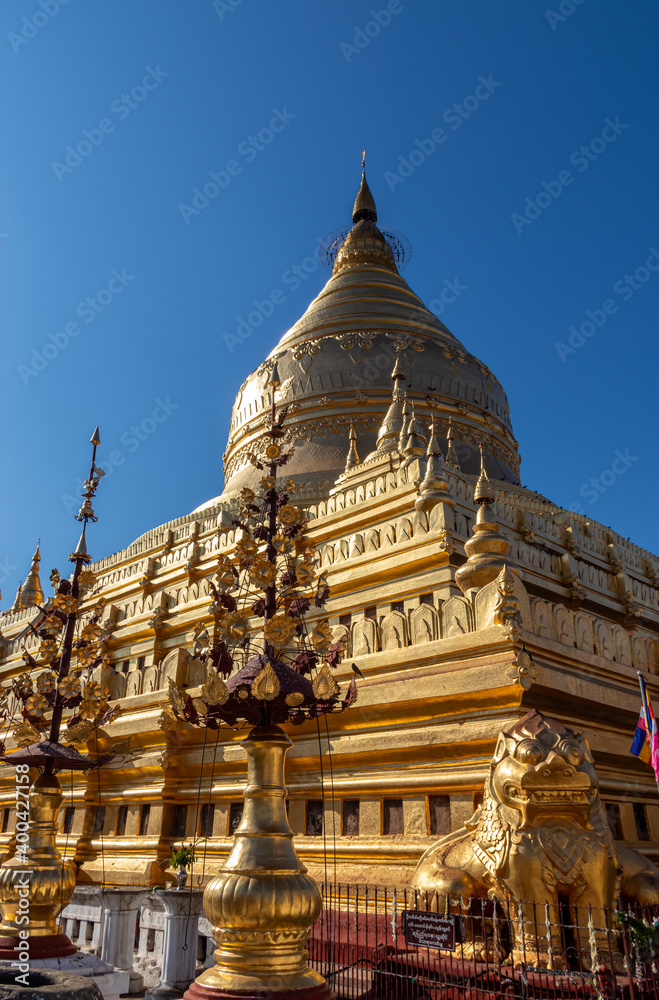Temple Shwezigon à Bagan, Myanmar 