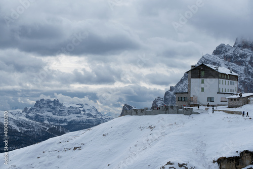 la bellezza del paesaggio di montagna in periodo invernale