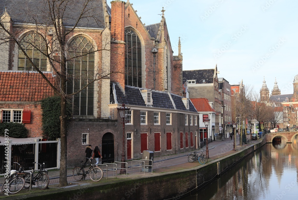 Fototapeta premium Street View Amsterdam Red Light District with Canal