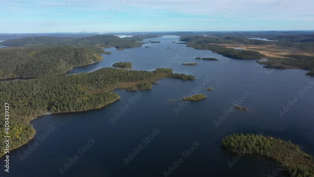 Vue aérienne par drone de paysage scandinave en Suède Vue aérienne par drone de paysage scandinave en Suède