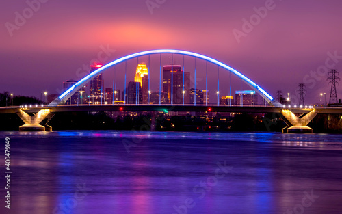 Obraz na plátne Lowry Avenue Bridge colored blue at dusk with Minneapolis Skyline behind