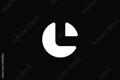 CL logo letter design on luxury background. LC logo monogram initials letter concept. CL icon logo design. LC elegant and Professional letter icon design on black background. L C CL LC