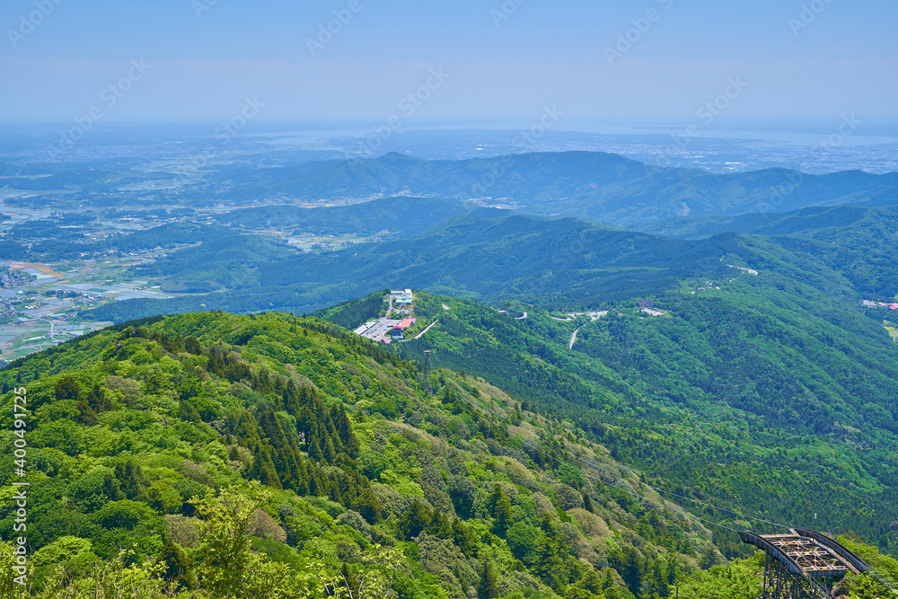 茨城の筑波山 女体山頂から南東側のロープウェイつつじヶ丘駅方面を見る