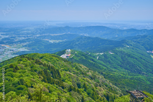 茨城の筑波山 女体山頂から南東側のロープウェイつつじヶ丘駅方面を見る