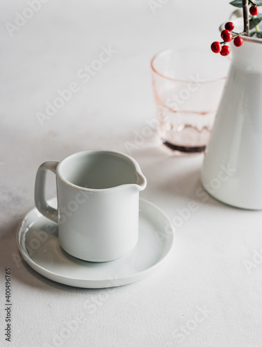 the white mug on the table