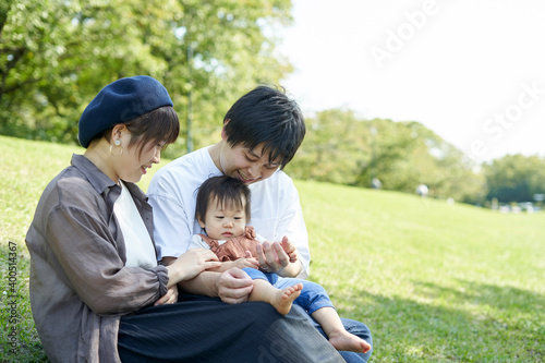 かわいい日本人の赤ちゃんと家族 © west_photo