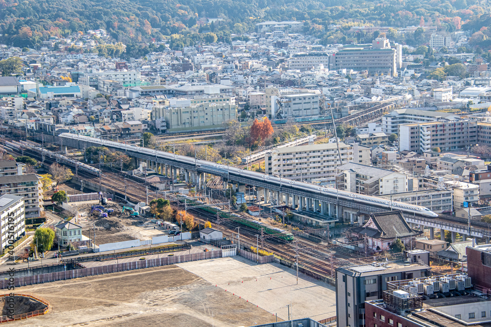 京都タワー展望台からの新幹線