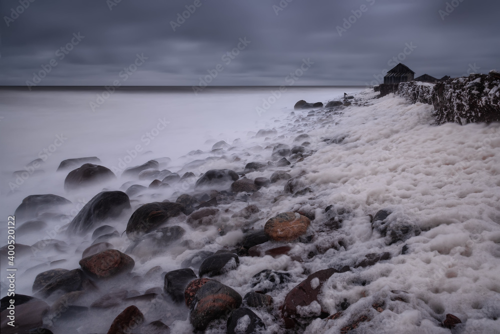 Foam And Stones.Storm On White Sea Near Kashkarantsy Village And Lighthouse Of Same Name. Kolsky ( Kola ) Peninsula, Murmansk Region, Russia. Remains Of Pomor Village. Sea Landscape, Long Exposure.