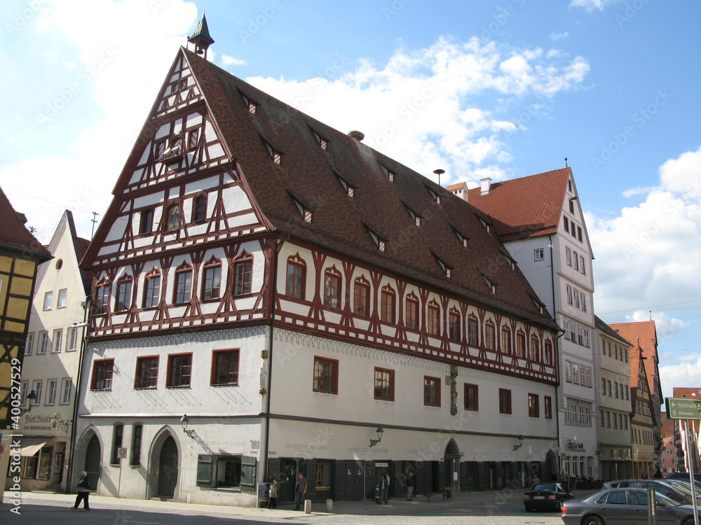 Obraz premium Nördlingen Marktplatz Früchtehaus Fachwerkhaus