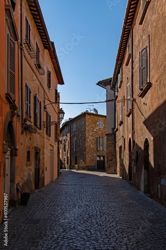 Gasse in der Altstadt von Orvieto in Umbrien in Italien 