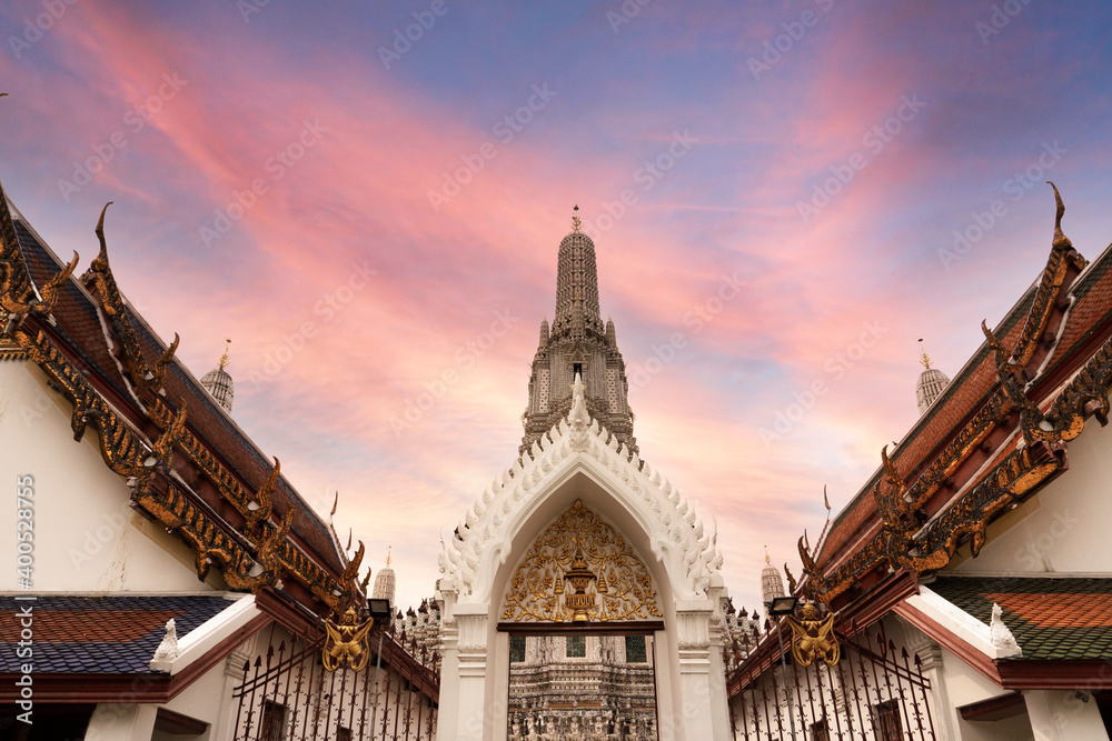 Fototapeta premium Wat Arun Bangkok Thailand, in the dawn located by the riverside