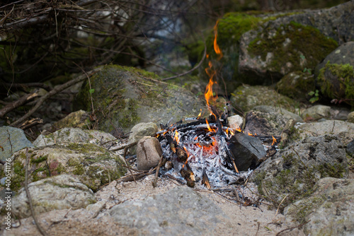 Camp in the open air with fire