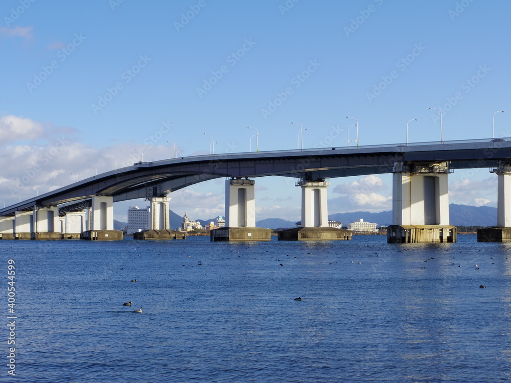 滋賀県大津市より望む琵琶湖大橋