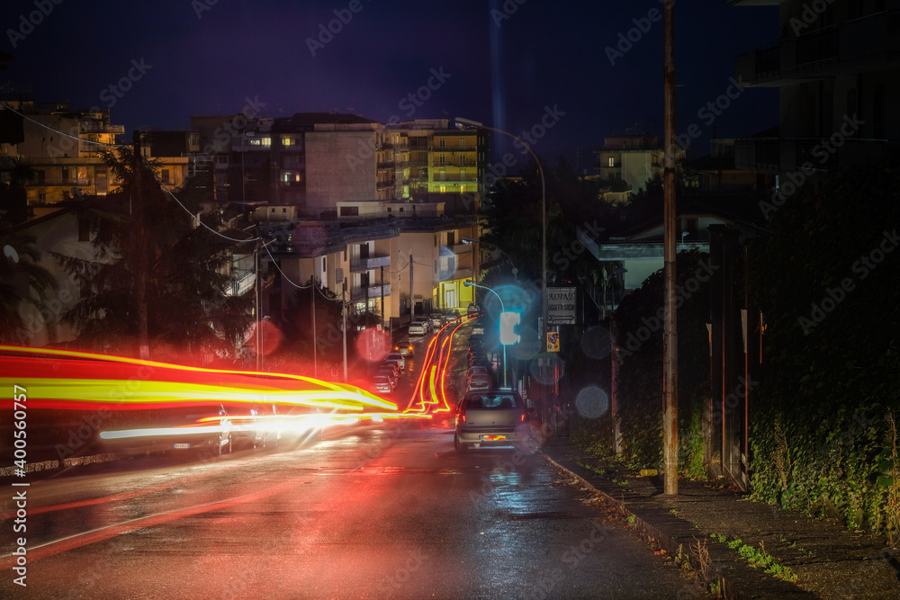 Obraz premium LUCI NOTTE CITTA' PIOGGIA