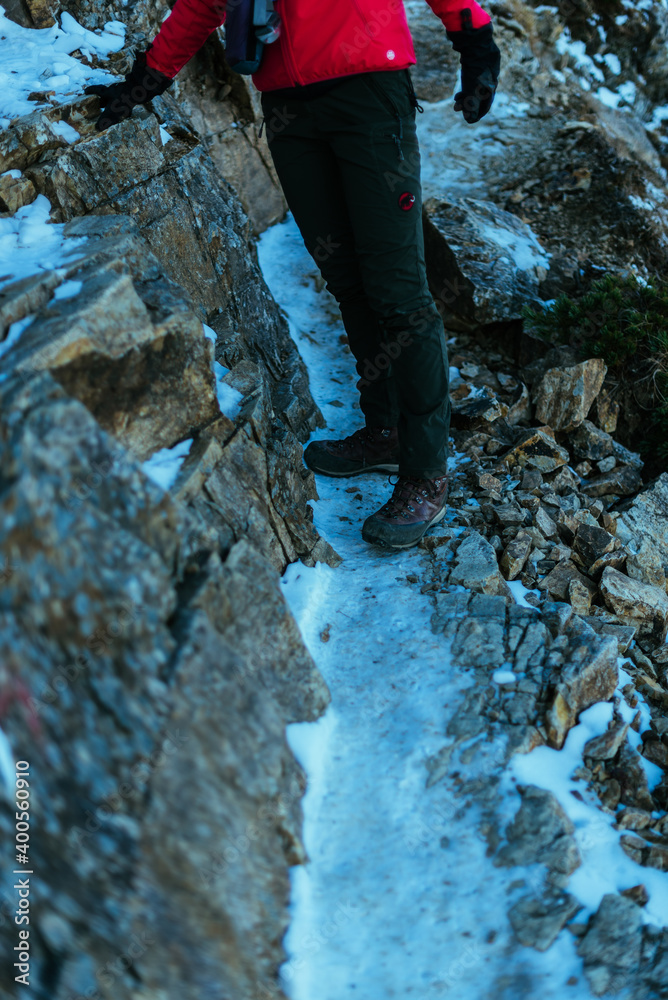 Obraz premium Freezing trail on mountain