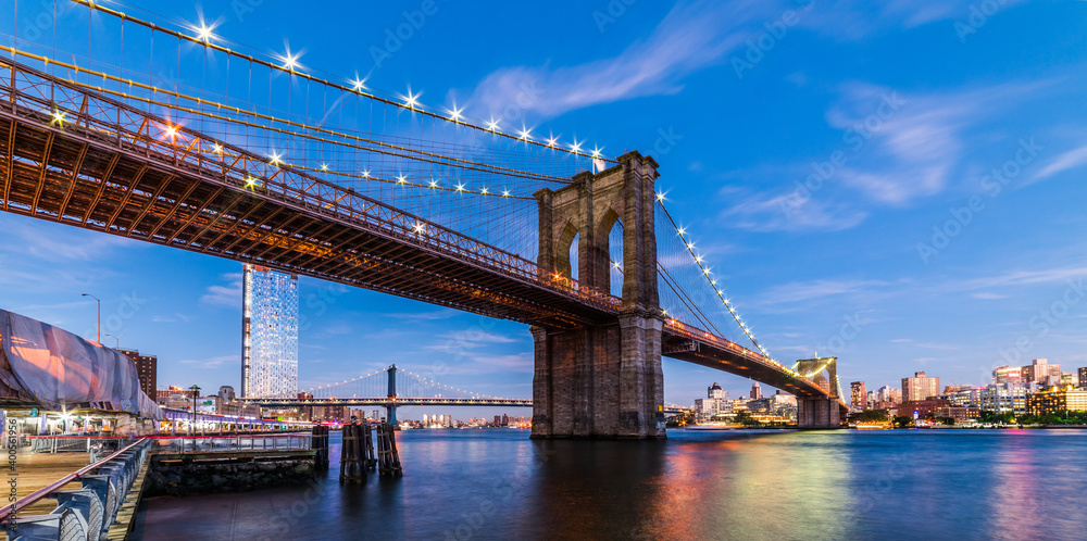 Fototapeta premium Brooklyn Bridge at sunset view. New York City, USA.