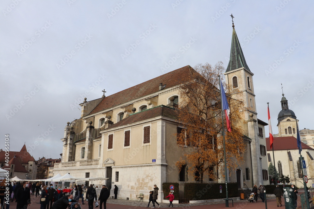 L'église catholique Saint Maurice vue de l'extérieur, ville de Annecy, département de Haute Savoie, France