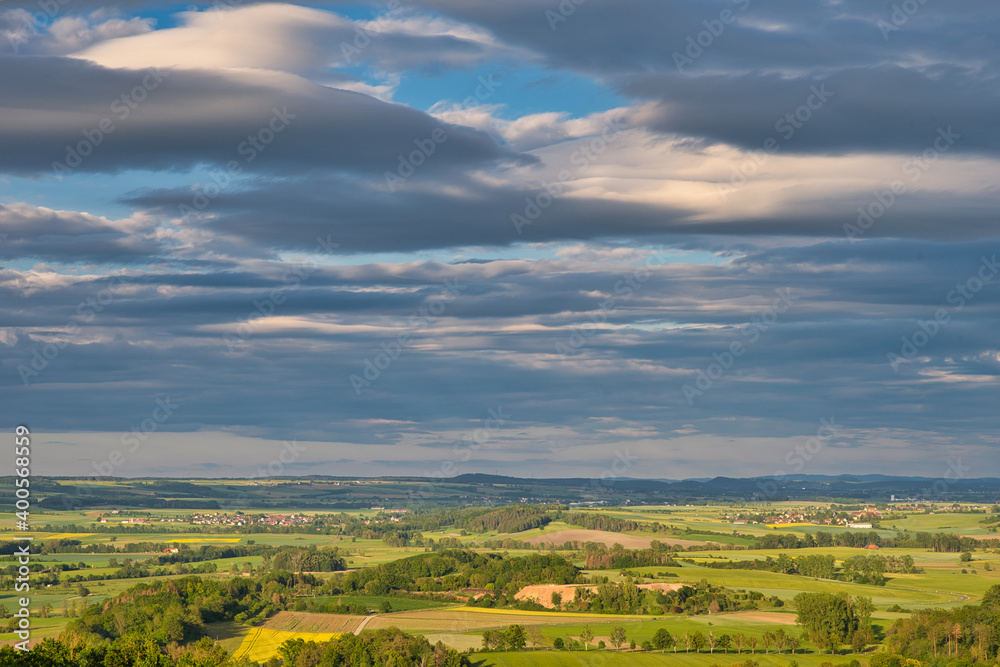 Obraz premium Ausblick in Oberfranken Deutschland bewölkter Himmel