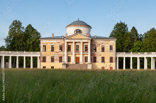 Estate of Znamenskoye-Raek in the Torzhsky district of the Tver region photo