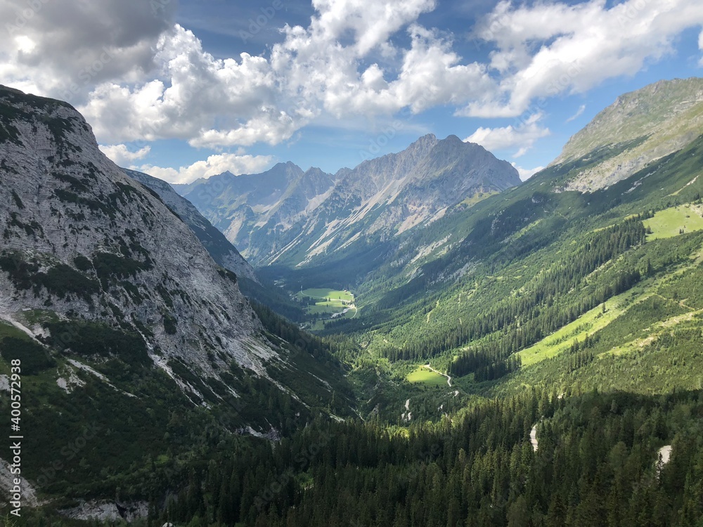 von Mittenwald Scharnitz Bayern durch das Karwendeltal ins Karwendelhaus