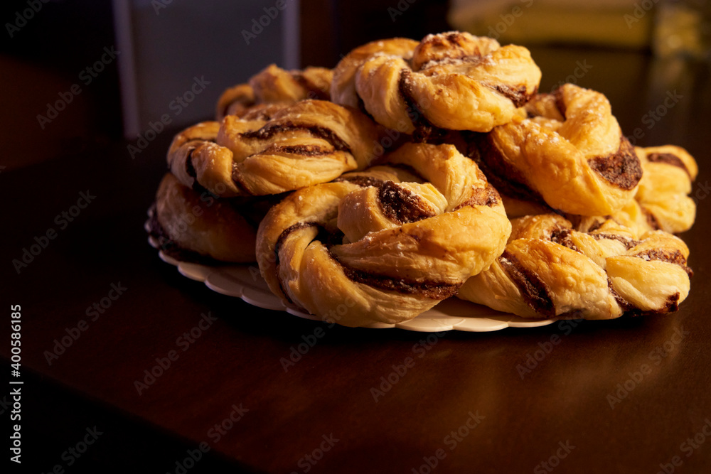 Shells with chocolate and icing sugar Shells with chocolate and icing sugar