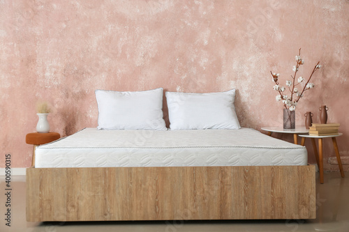 Bed with comfortable orthop...