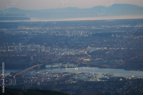 バンクーバー の夜景 夕景 俯瞰 街 眺め グラウスマウンテンからの眺め 眺望