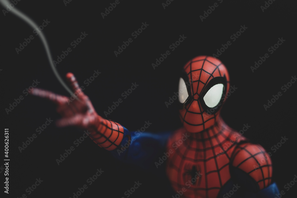 Naklejka premium NEW YORK USA, DEC 20 2020: Spiderman portrait spraying a web with dramatic lighting - Hasbro Action Figure