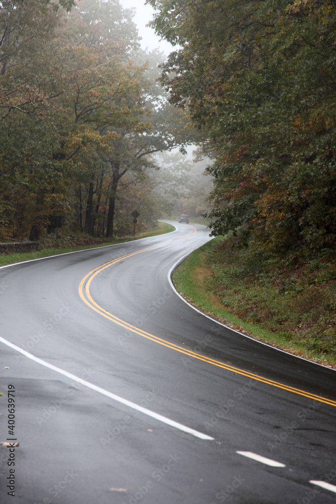 Fototapeta premium Mountain road into the fog
