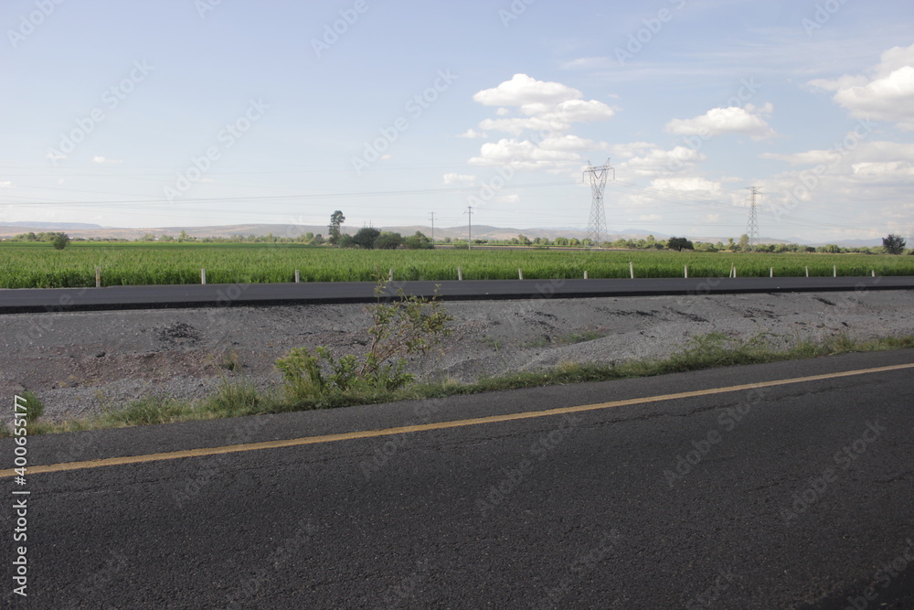 Fototapeta premium Paisaje y carretera 