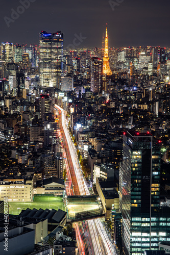 都会の夜景　：　東京タワーと六本木ヒルズ