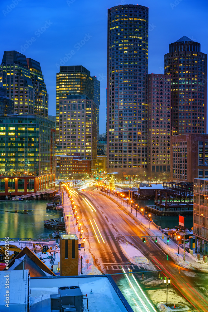 Obraz premium View on Boston city center at winter night