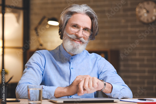 Senior businessman working ...
