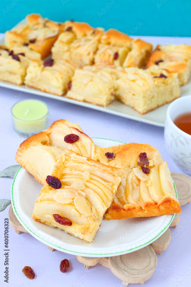 Saftiger Kuchen mit Apfelspalten Saftiger Kuchen mit Apfelspalten