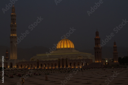 Photo The Sultan Qaboos Grand Mosque is the main mosque in the Sultanate of Oman, loca