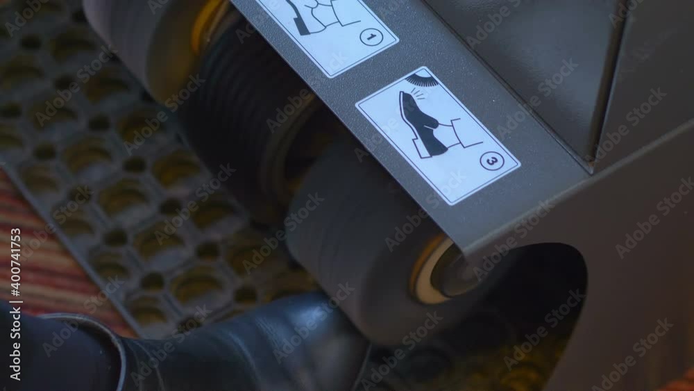 Shoe cleaning machine in 4k slow motion 60fps
Shoe cleaning machine in 4k slow motion 60fps