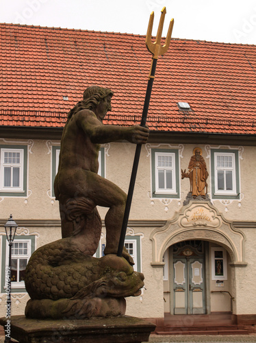 Heilbad Heiligenstadt; Neptunbrunnen und Pfarramt St. Aegidien  photo