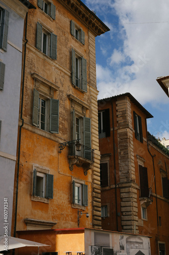 italy old town streets fountain