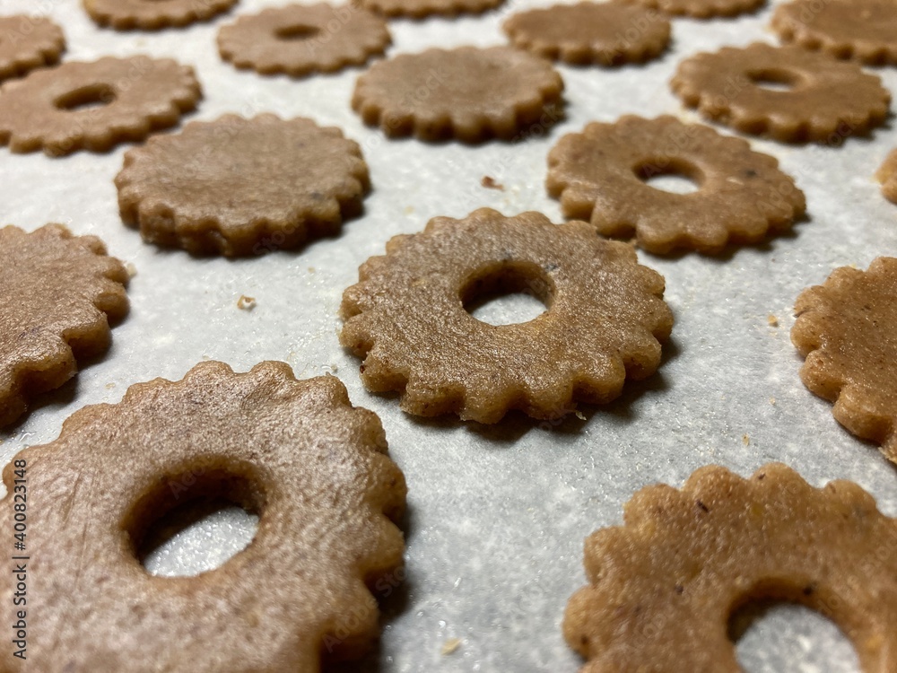 preparing the linzer sweets for christmas