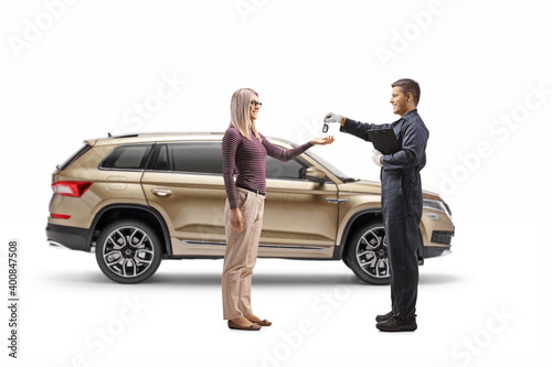 Auto mechanic returning keys from a SUV to a young woman © Ljupco Smokovski